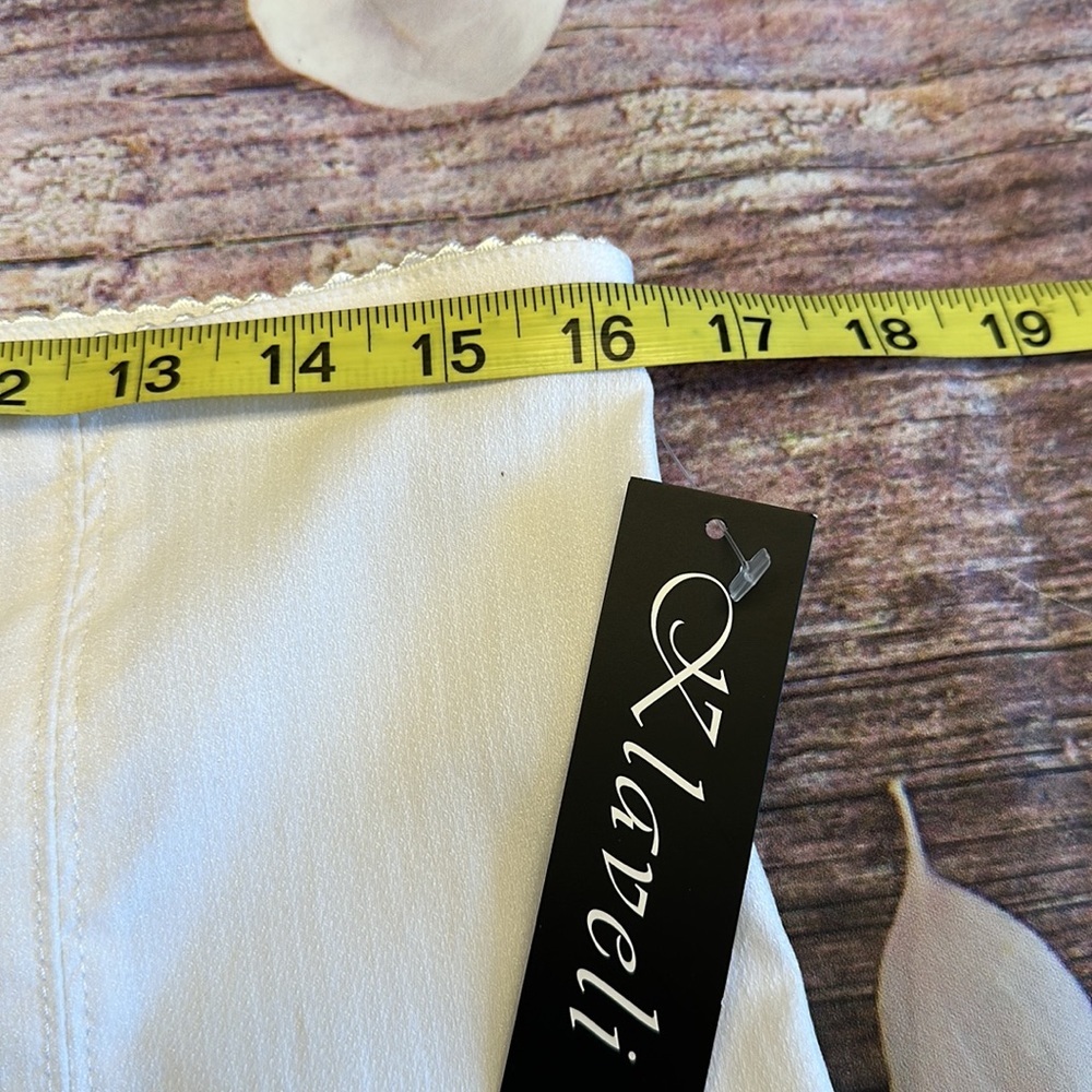 Klaveli White Bermuda Stretch to Fit Shorts • Sz 18 • NWT! - Picture 9 of 12